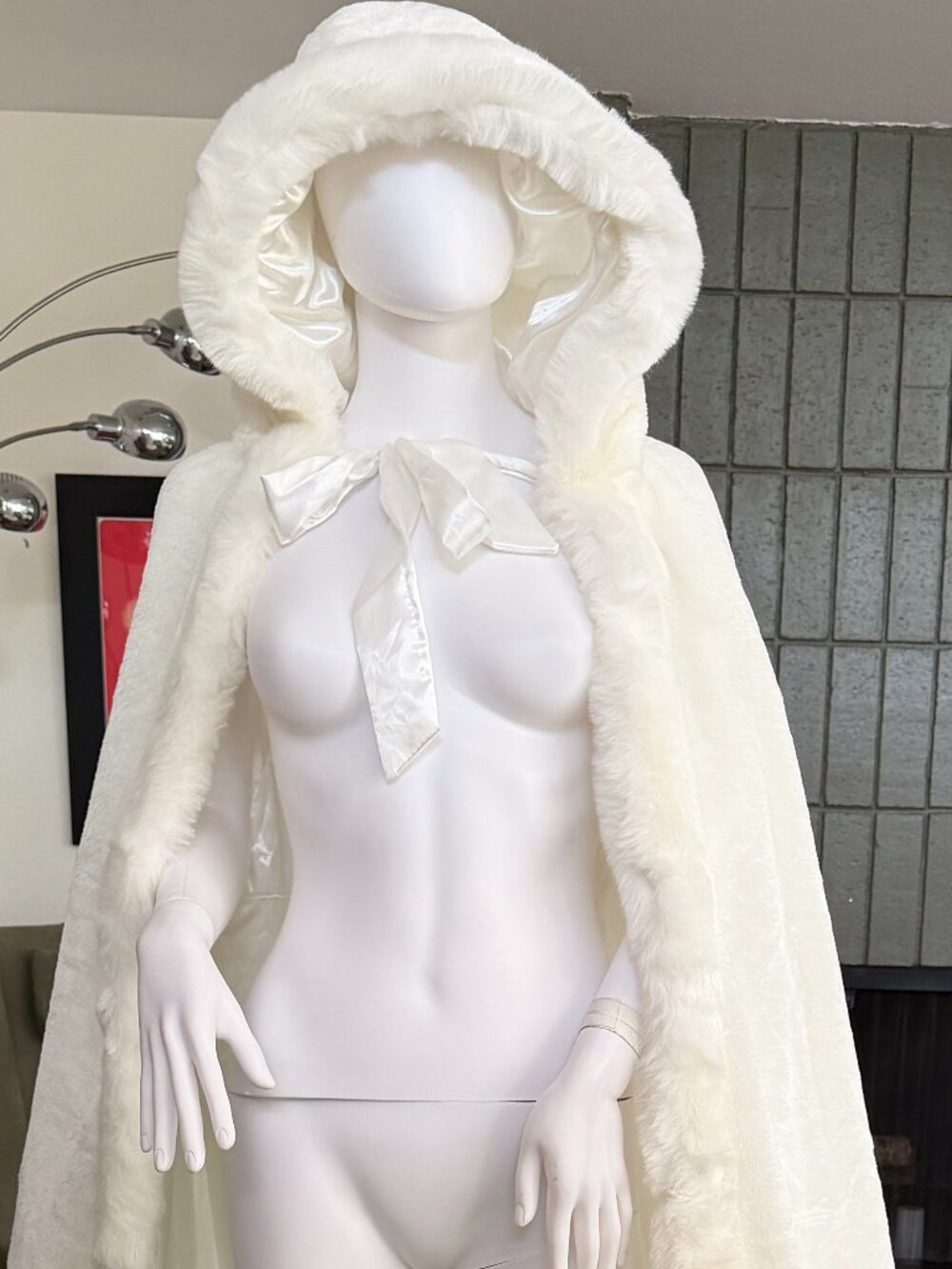 LUX Ivory Faux Fur Hooded Cape Cloak Extra Long Costume Cosplay or Bridal - Picture 5 of 15